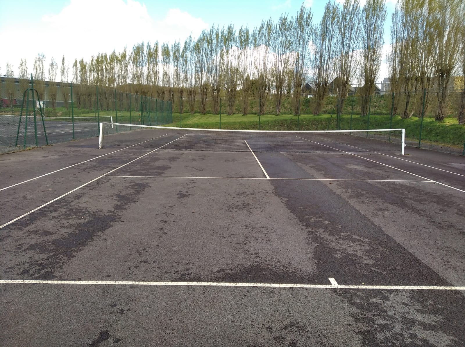 Terrains extérieurs de tennis à Saint-Méen-le-Grand